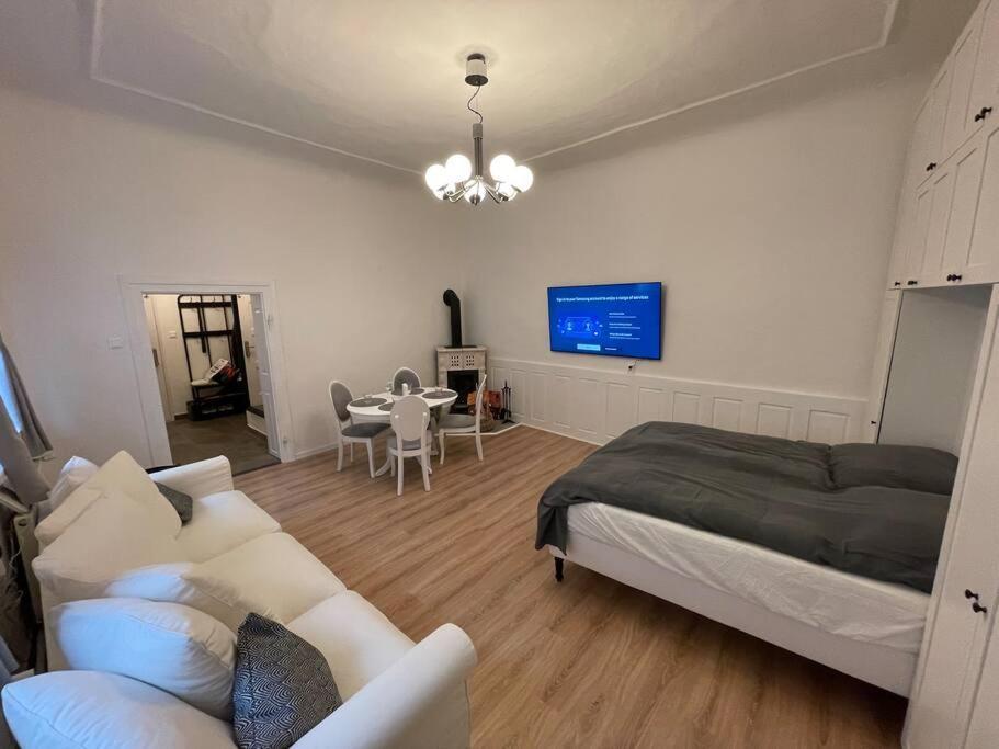 Good Old Times Apartment Братислава Екстериор снимка